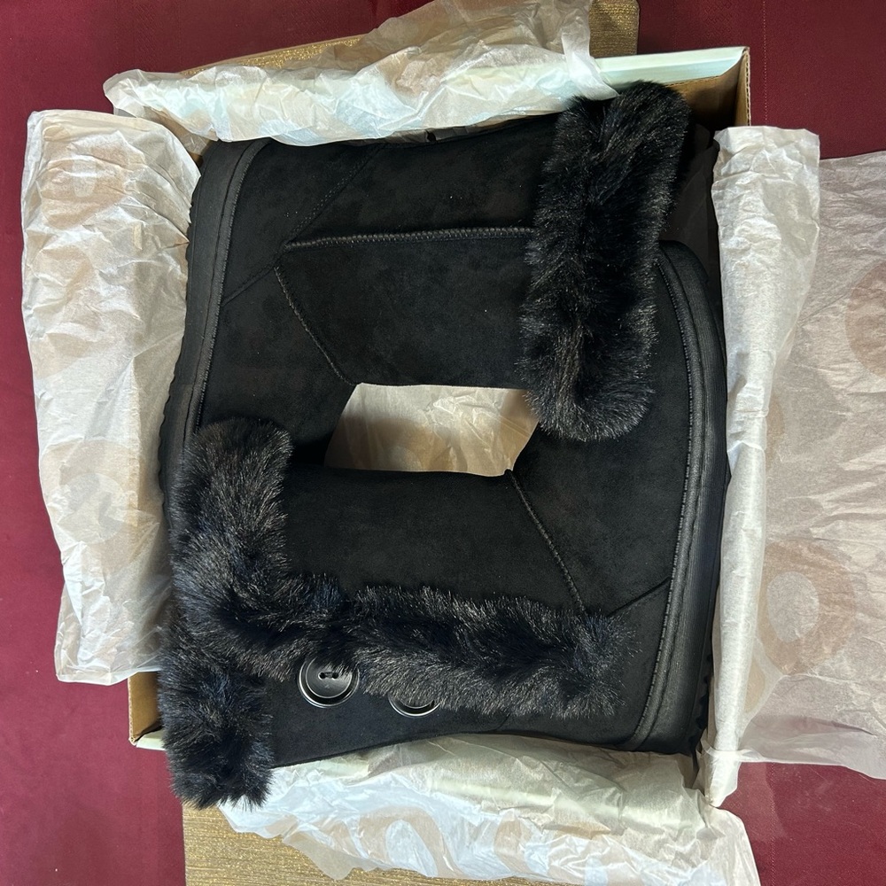 Black Fur-Trimmed Winter Boots